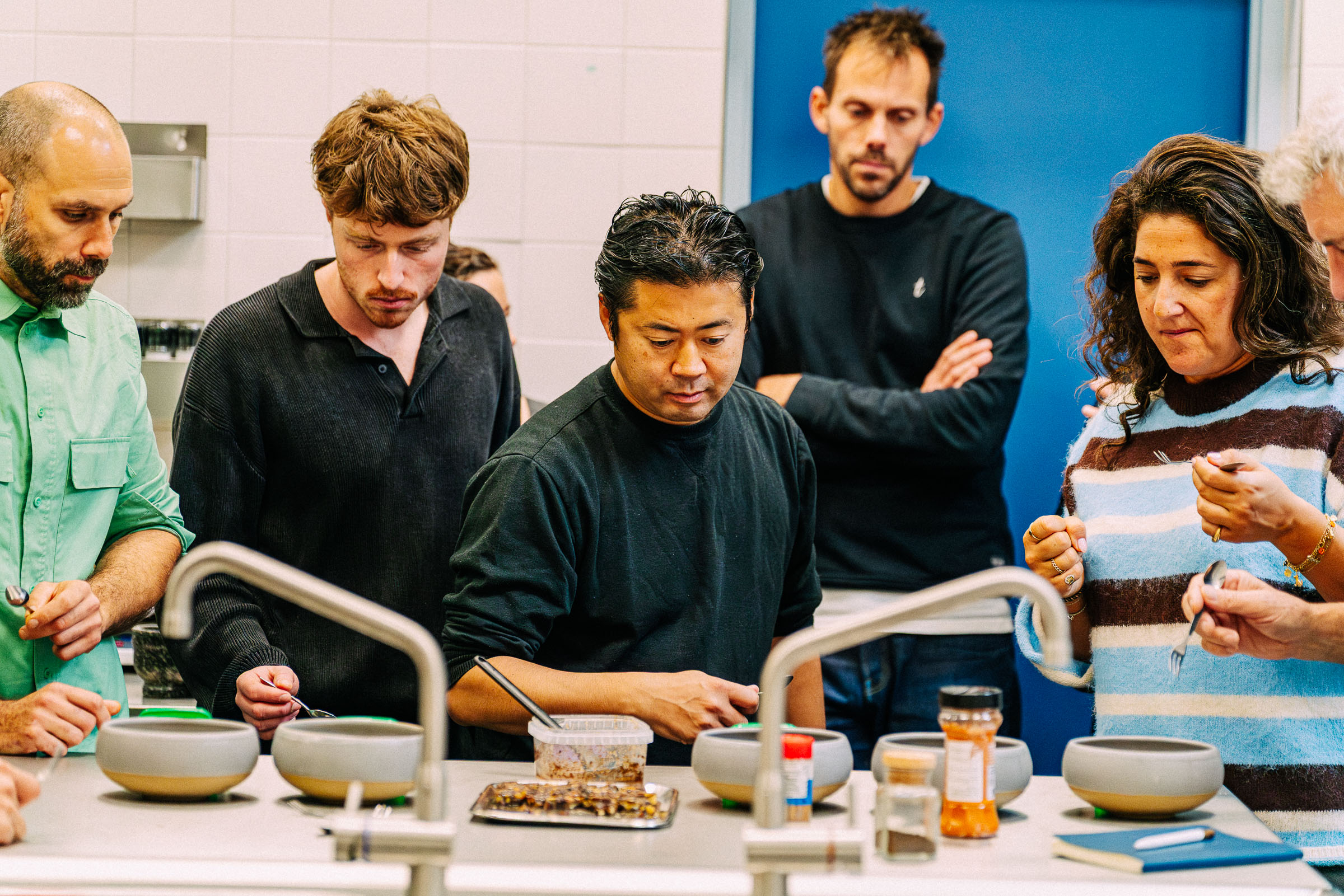 Bij Low Food Labs draait het om het creatieve proces, dus samen proeven, ruiken, experimenteren